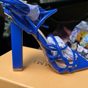 Cute tie up open square toe heels